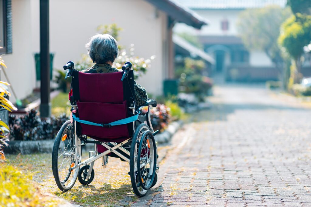 Dementia, a neurological syndrome resulting from chronic or progressive brain disease, affects memory, thinking, comprehension, and judgment. With a global prevalence impacting millions, understanding its types, symptoms, treatments, and management strategies is crucial for both affected individuals and their caregivers.